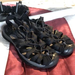 Keen whisper sandal. Durable and comfortable for outdoor activities. Worn once!